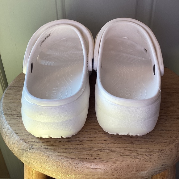 Women’s White Platform Crocs Classic Clog Shoes Size 9 - Picture 4 of 9